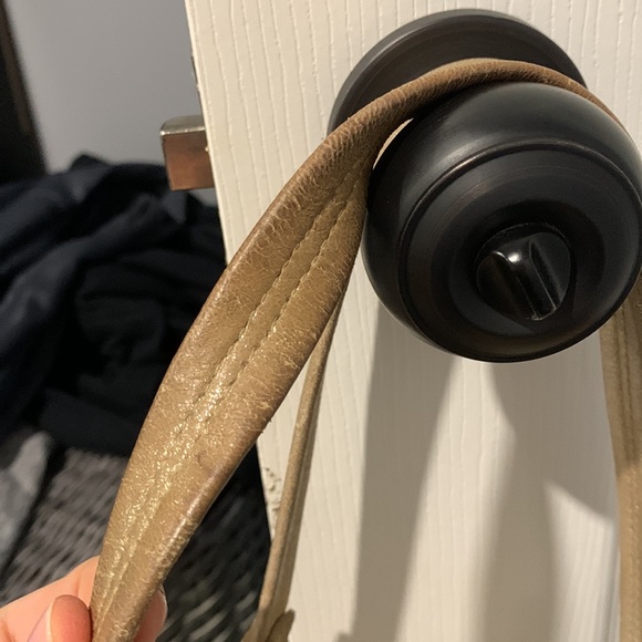 Metallic gold tory burch shoulder bag w/dustbag - Picture 9 of 9